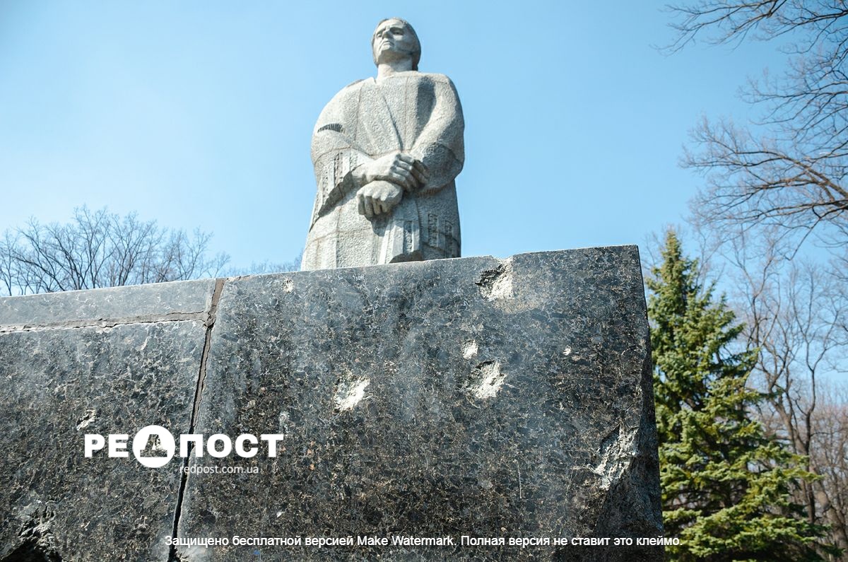 Мемориальный комплекс Славы в Харькове обстреляли российские оккупанты